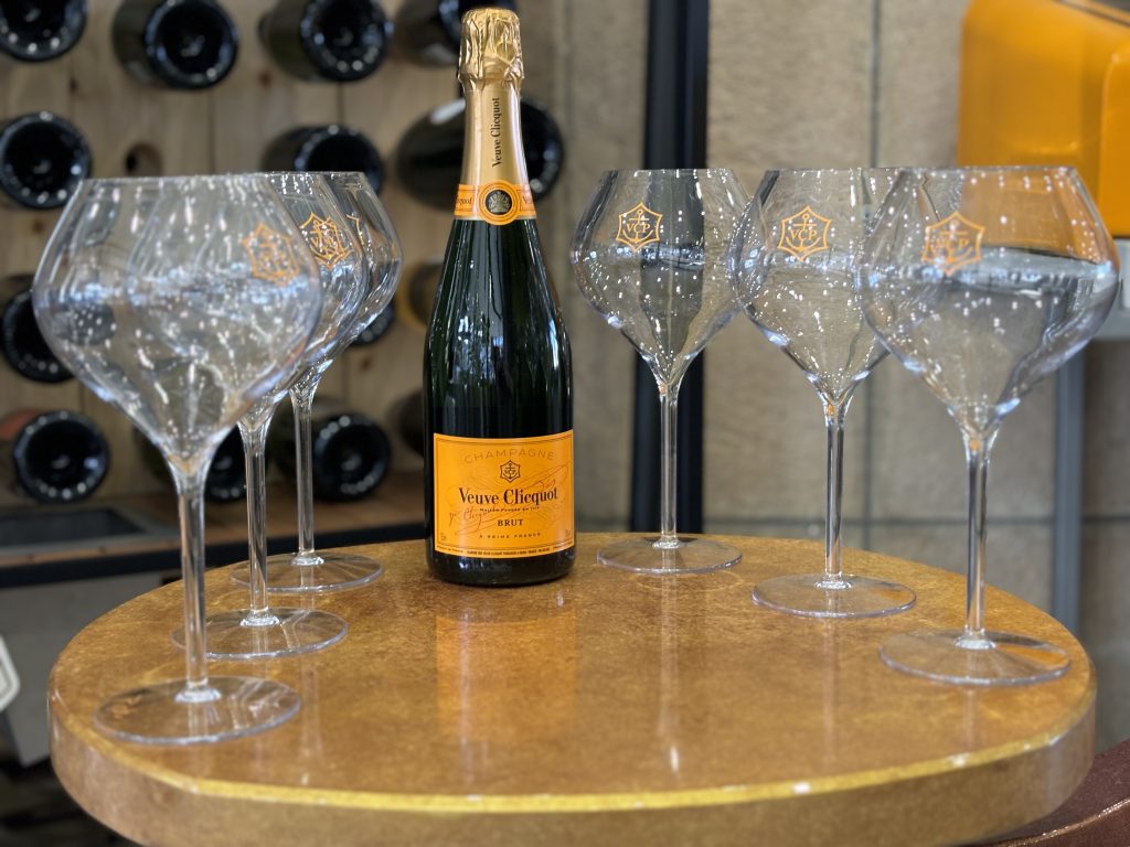12 Veuve Clicquot Champagne Glasses Acrylic Rich Set Yellow Flute (12 pcs) adorned with the Clicquot logo RICH chalice cups Made in France