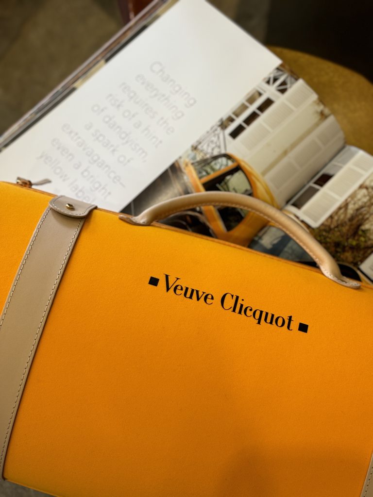 Veuve Clicquot Traveller Bag with 2 VCP champagne flutes, removable lining, in original factory packaging