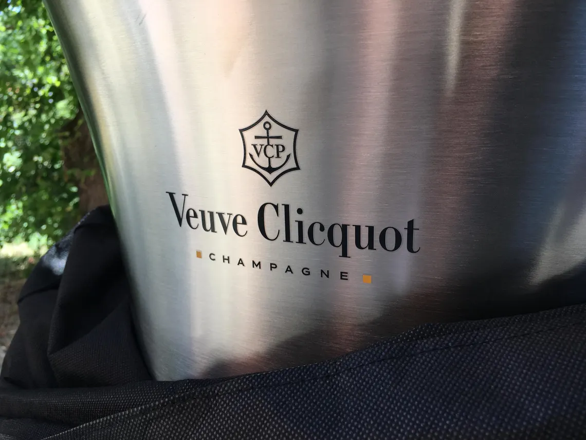 Veuve Clicquot INOX metal Prestige Vasque XXL ice bucket + 12 VCP yellow stems champagne glasses – Multi Bottle cooler and 12 crystal flutes