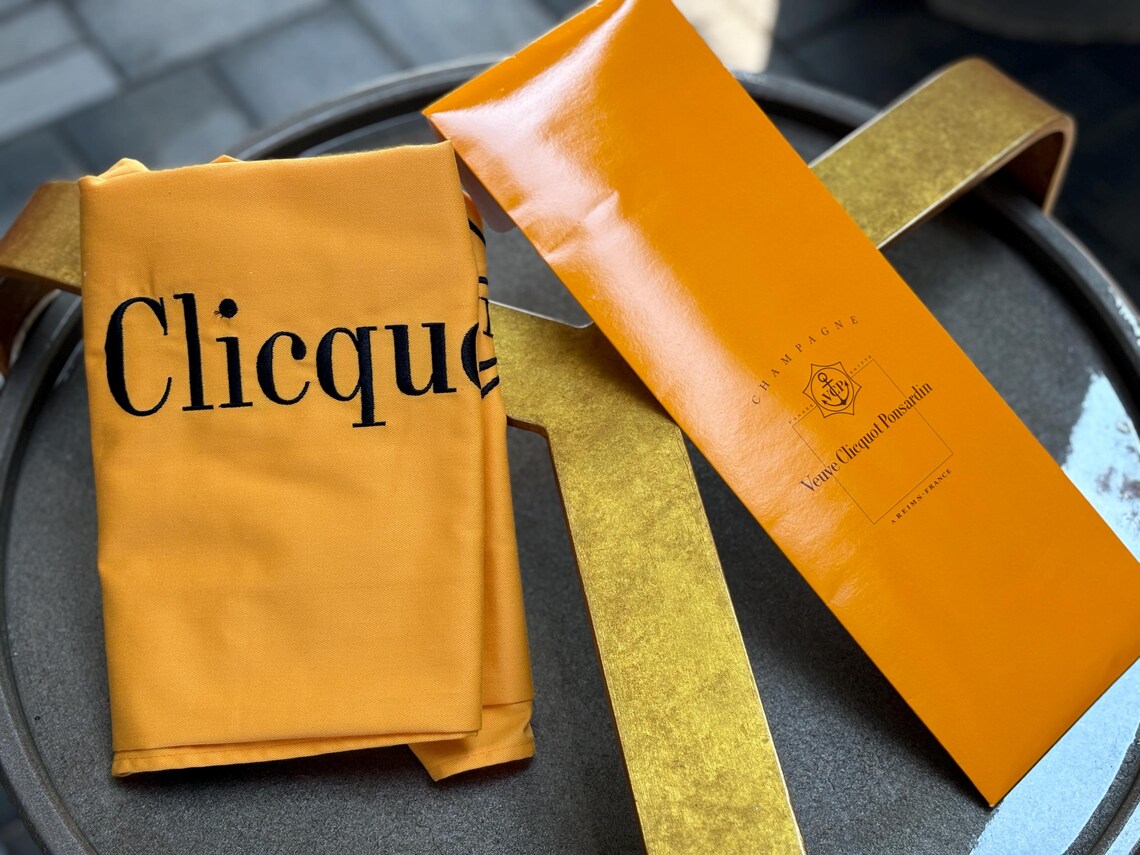 3+3 Veuve Clicquot waiter’s apron and VCP orange silk tie – For champagne bars or larger garden parties – Original Ponsardin brand products