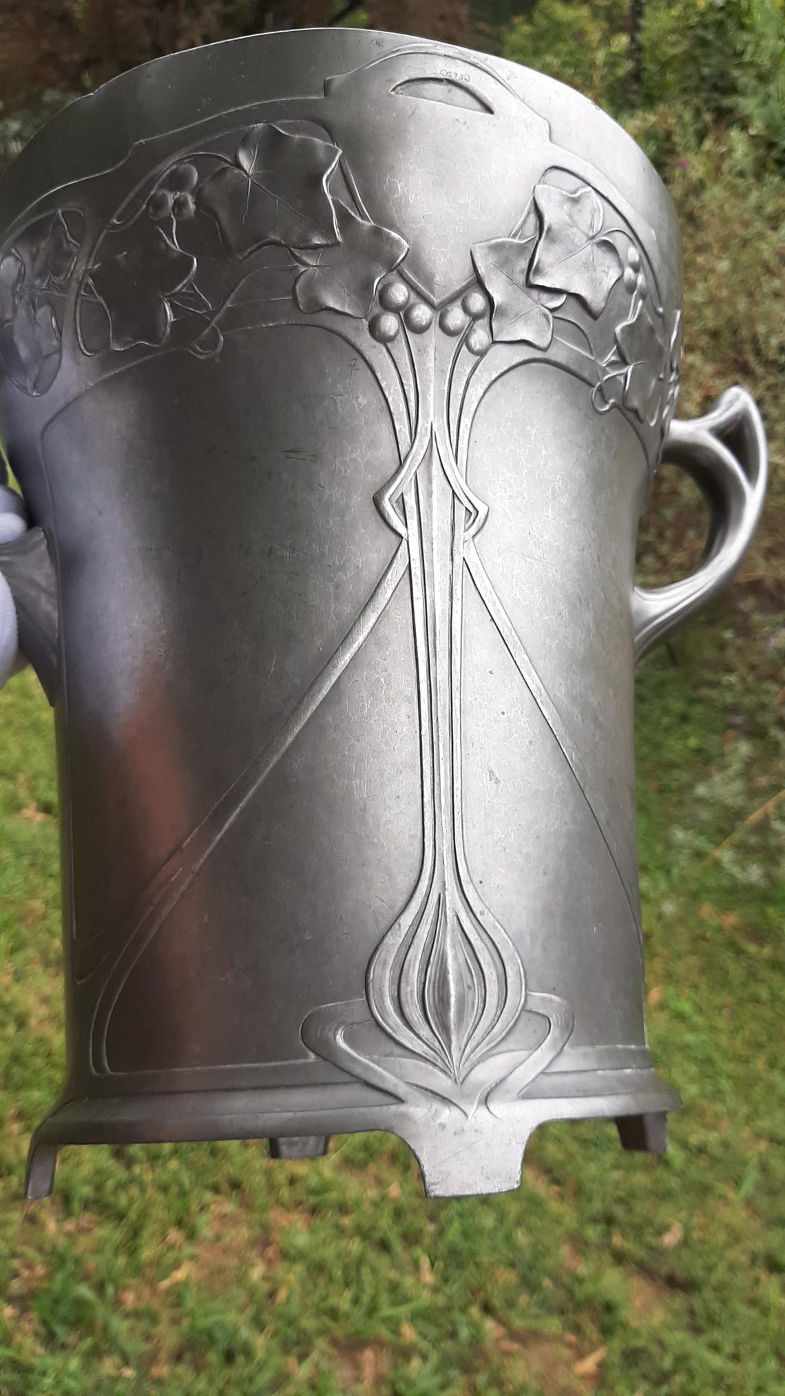 Large antique pewter champagne or wine cooler with Art Nouveau decoration – 100-year-old ice bucket from Europe