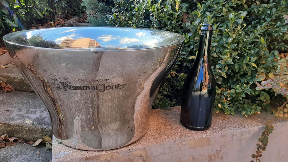 PERRIER-JOUËT Enormous champagne bath with Emile Gallé’s iconic anemone motifs – XL size pewter cooler Made in France by Orfèvrerie de Anjou