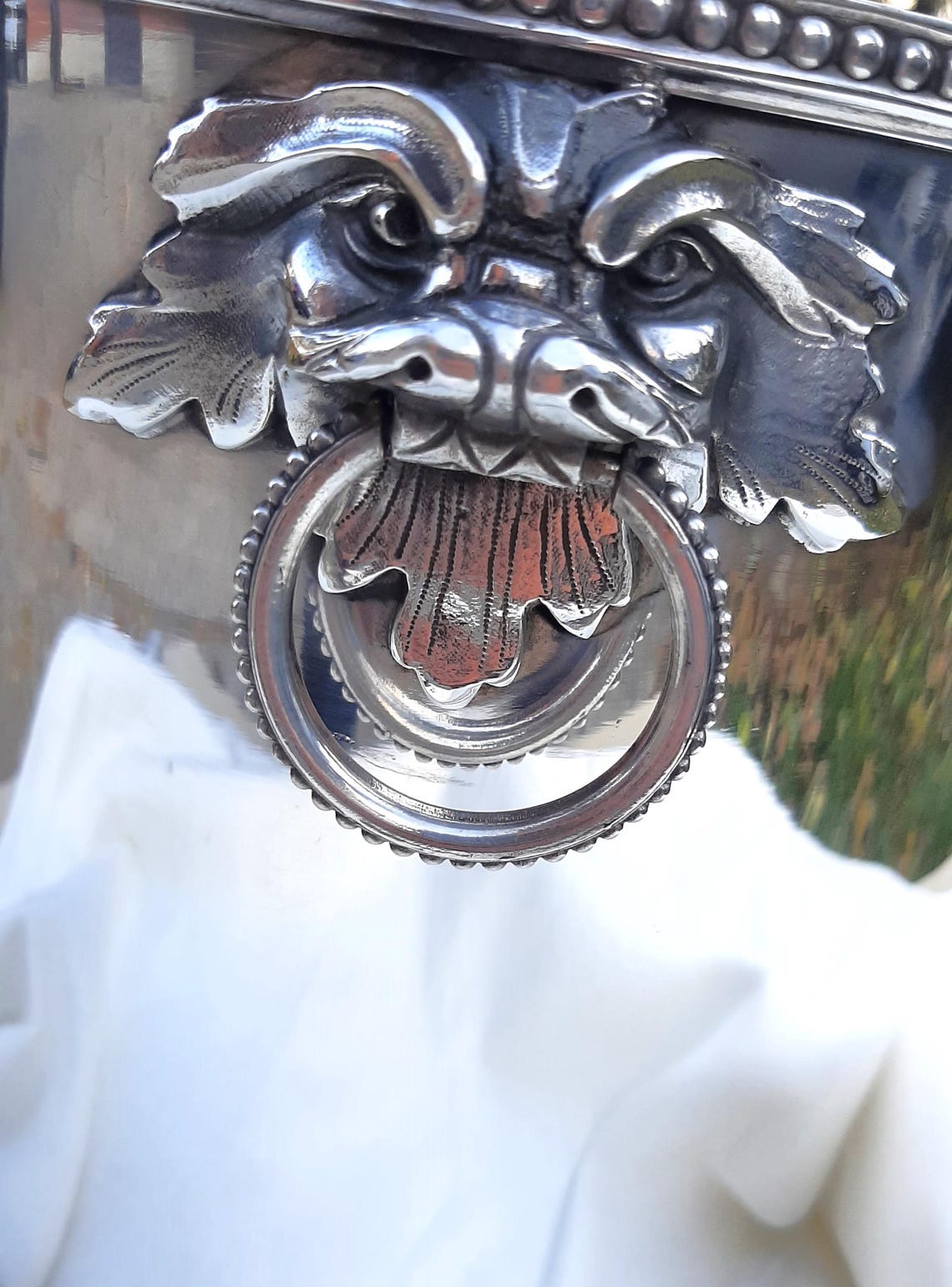 The FOO DOG BUCKET Silver plated champagne or wine cooler from the 70s – Made in Paris by French silversmith Ercuis – In brilliant condition