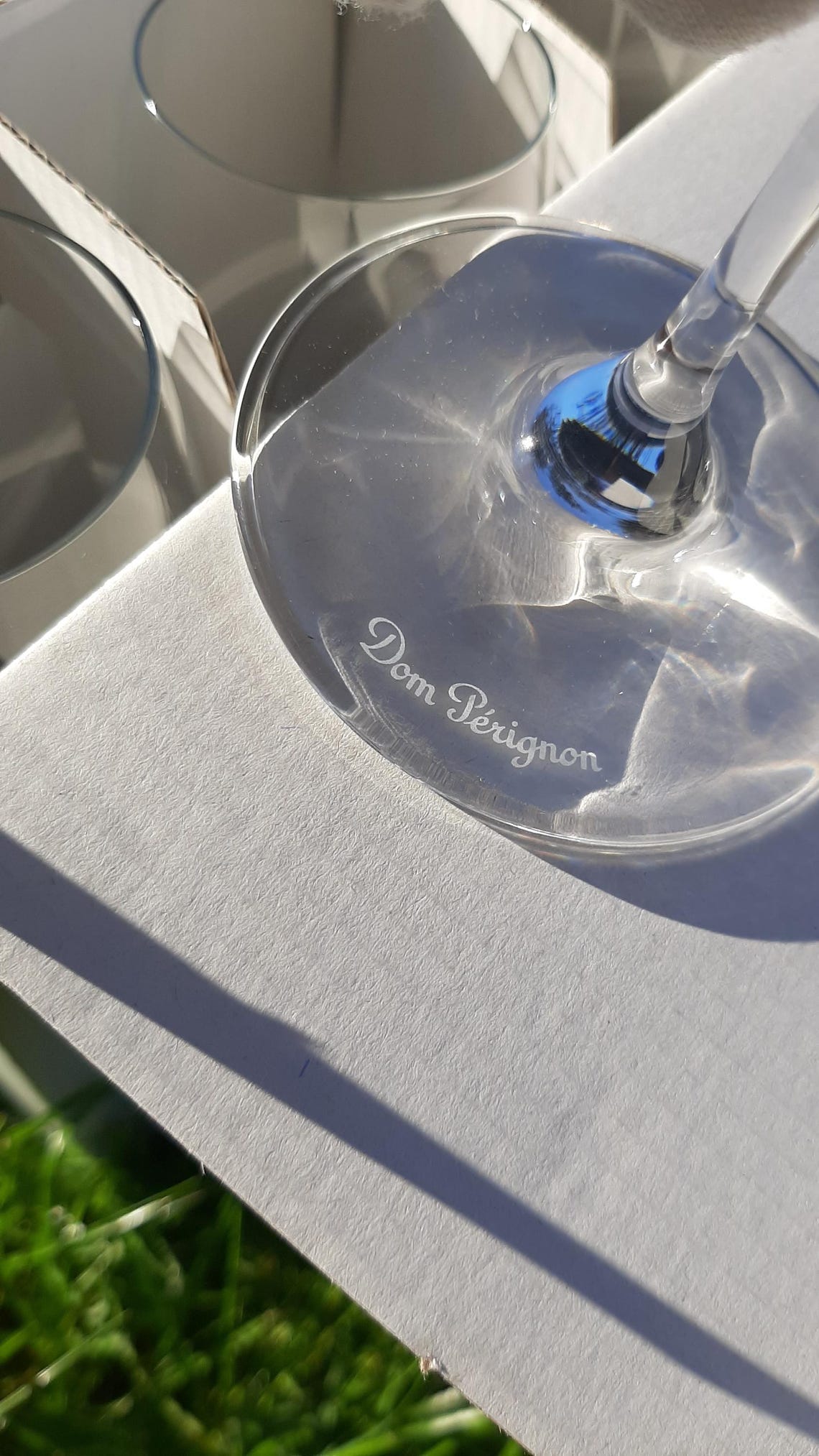 6x DOM PÉRIGNON engraved shield emblem flutes – A 6-piece DP champagne glass set in its unopened box -For Moët & Chandon Vintage champagnes