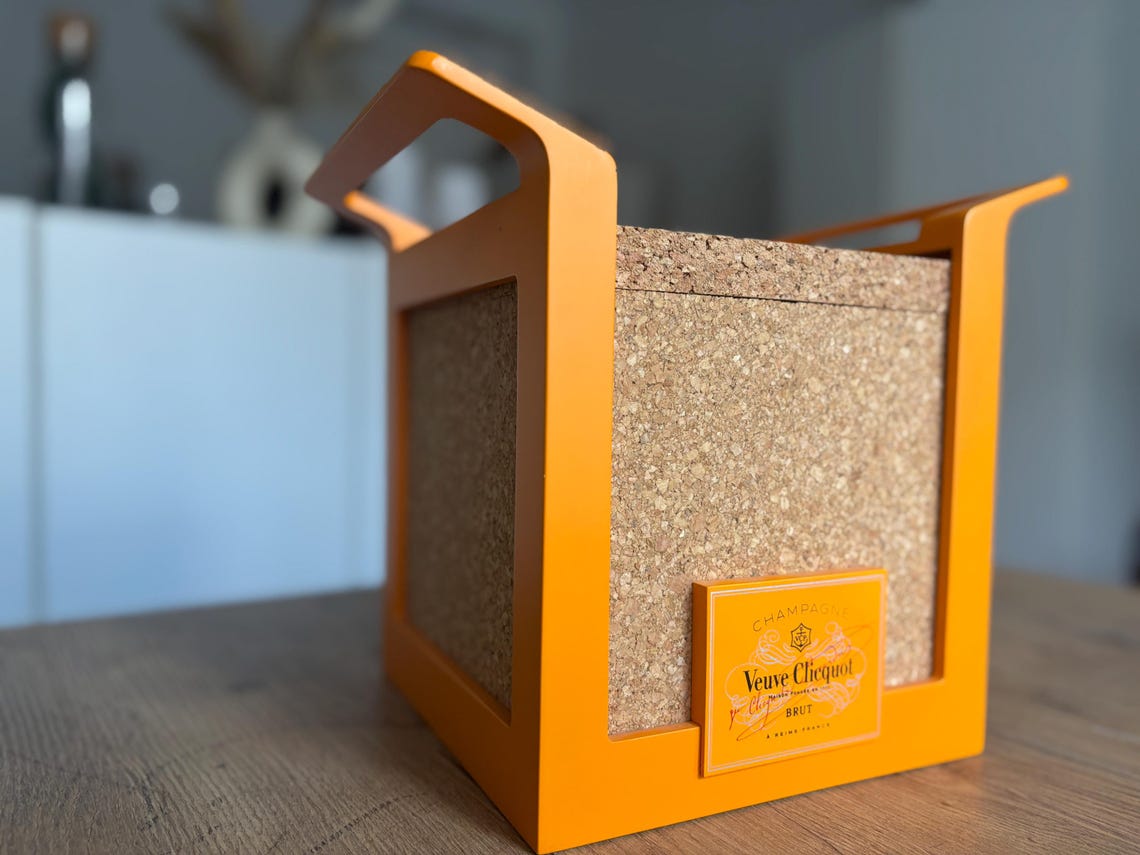 VEUVE CLICQUOT The Clicq’cooler – Cork ice bucket with ice packs – VCP Ponsardin Rarity for Collectors